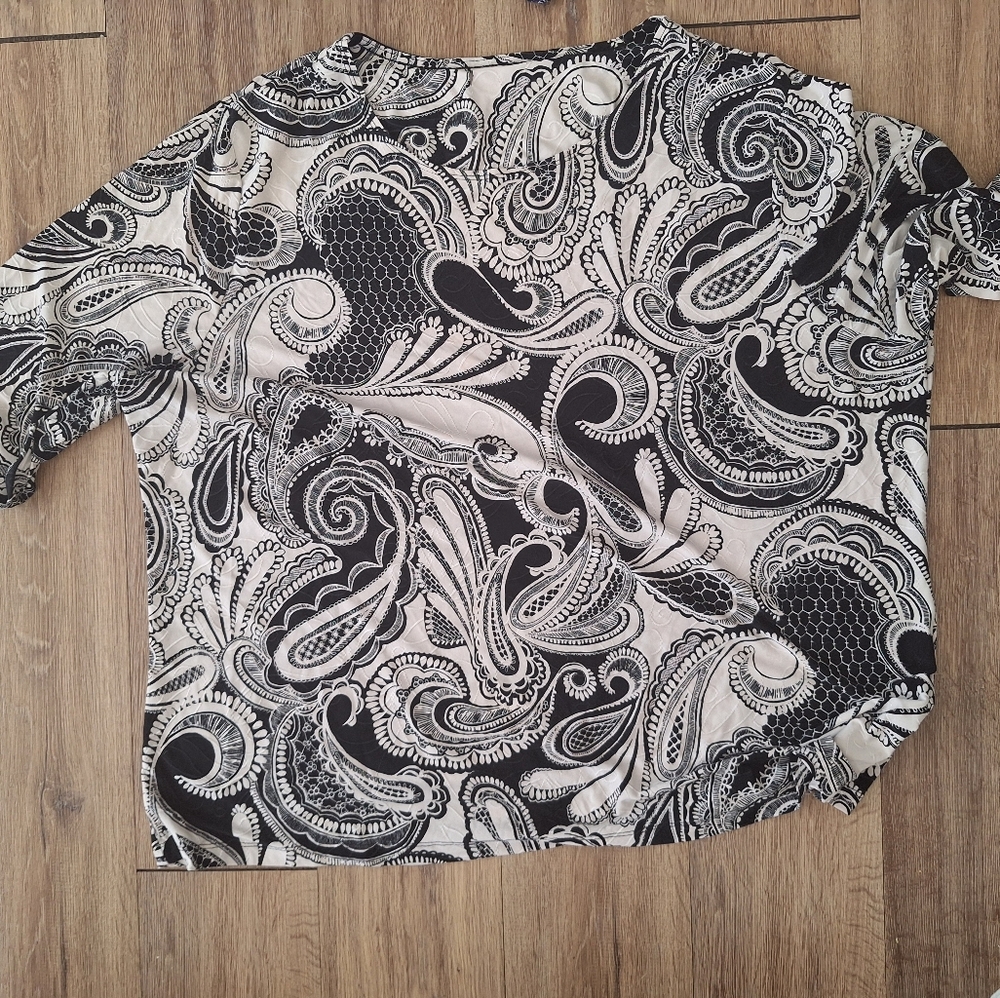 Source Unknown Black and White Paisley Blouse
